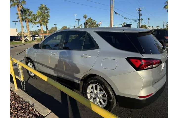 $18021 : Chevrolet Equinox 2022 LS 4d image 7