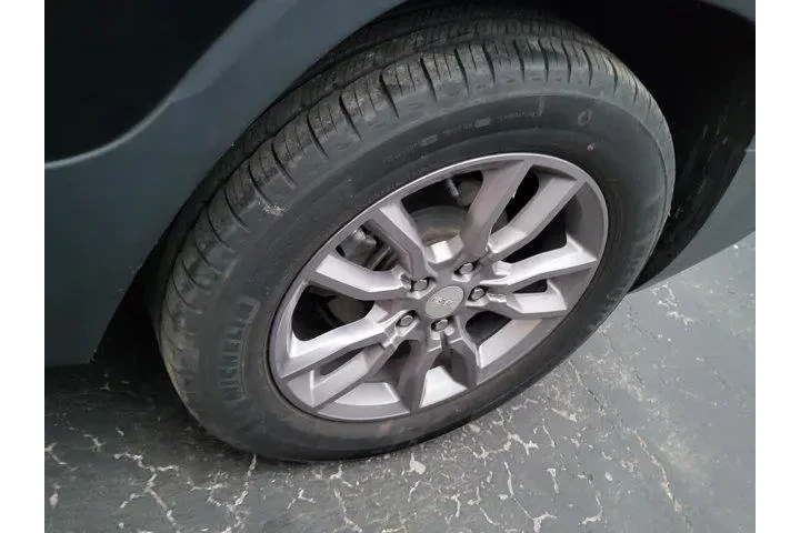 GMC Terrain 2023 SLT 4dr SUV image 3