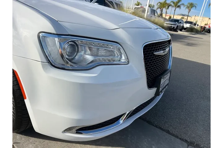 $29998 : Chrysler 300 2023 Touring 4d image 10