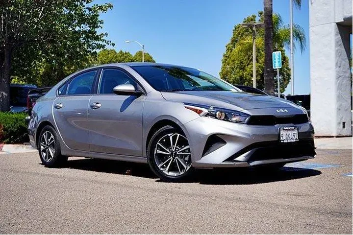 $16290 : Kia Forte 2023 LX 4dr Sedan image 2