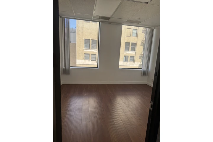 $650 : Rent Spa for Facial or Massage image 2