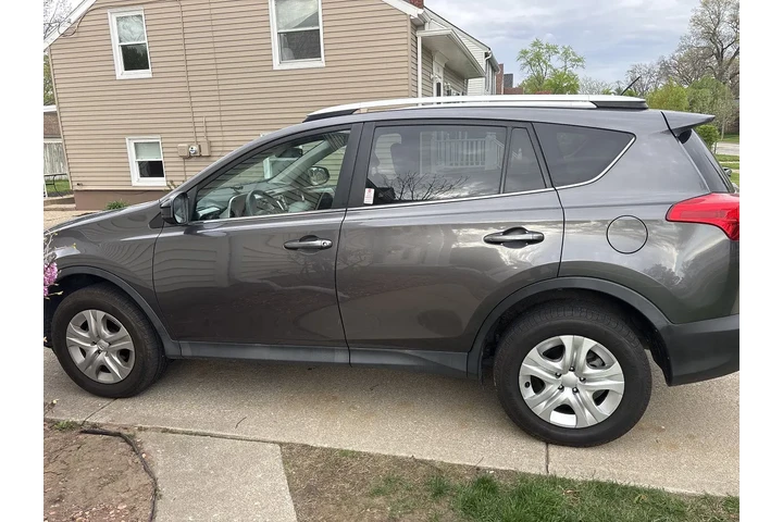 $9000 : 2015 Toyota RAV4 LE SUV image 3