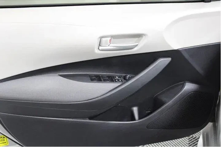 $17989 : Toyota Corolla 2020 LE 4dr S image 3