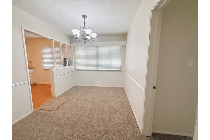 $1000 : Welcome to this well-maintaine image 4