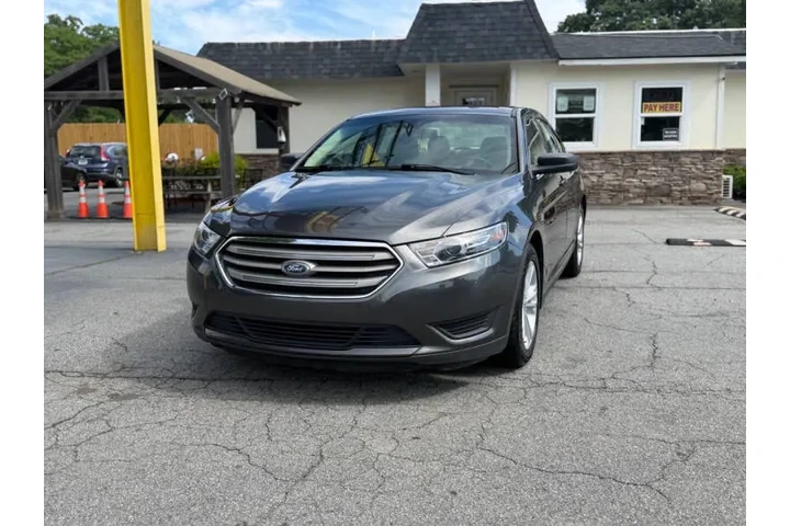 2017 Taurus SE image 3