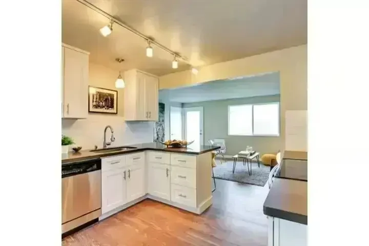 PALOS VERDES CONSTRUCTION image 3