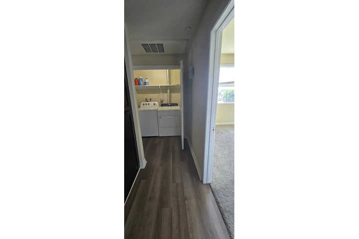 $1900 : ROOM FOR RENT at Riversai image 10