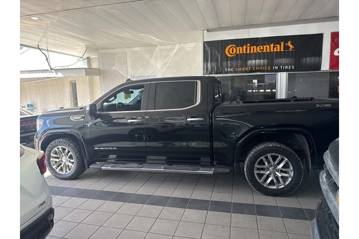 $37485 : GMC Sierra 1500 2021 4x4 SLT image 9