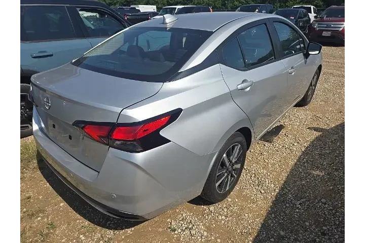 $17982 : Nissan Versa 2025 SV 4dr Sed image 3