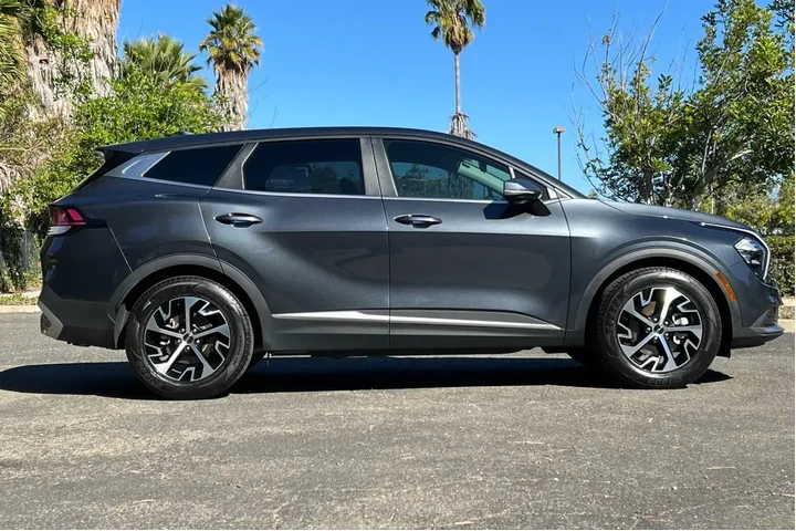 Kia Sportage 2023 EX 4dr SUV image 2