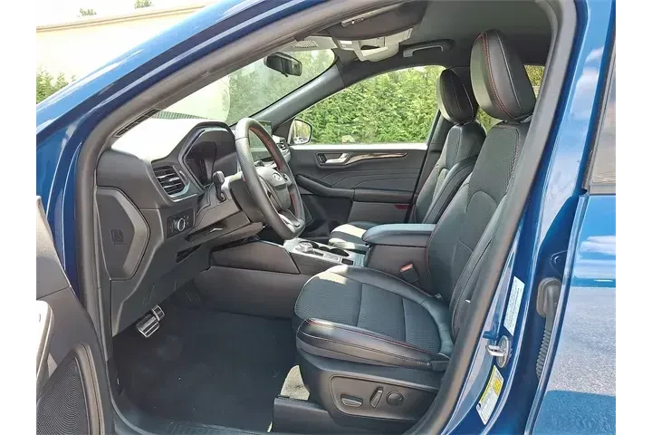 $24995 : Ford Escape 2023 ST-Line 4dr image 3