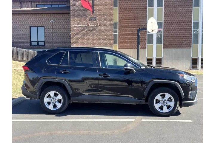 $17999 : 2021 RAV4 XLE image 7