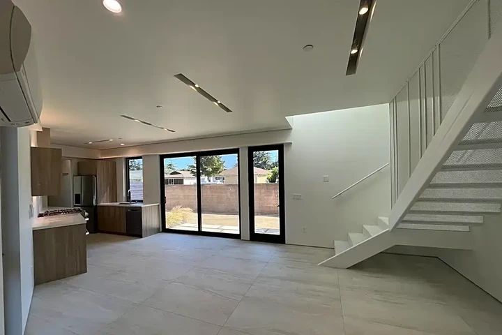 $3000 : 3bed 2bath available now image 3