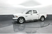 $23736 : Ram 1500 Classic 2020 4x4 Tr thumbnail