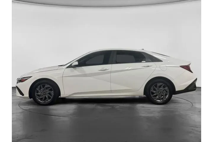$21047 : Hyundai ELANTRA 2024 SEL 4dr image 9