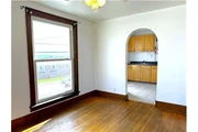 $650 : Rental property with 2 bedro thumbnail