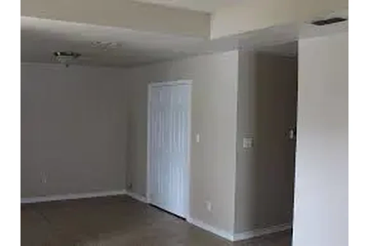 $1250 : Rental property with 3 bedro image 3