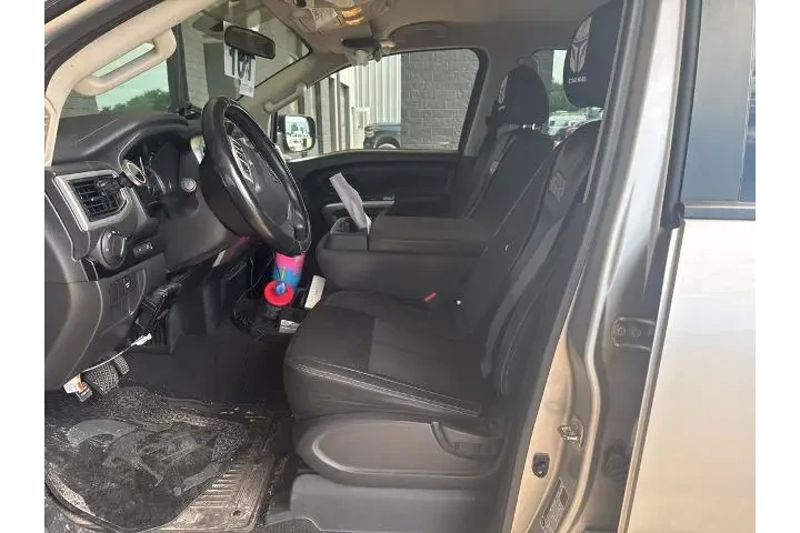 $15333 : Nissan Titan 2017 4x2 S 4dr image 9