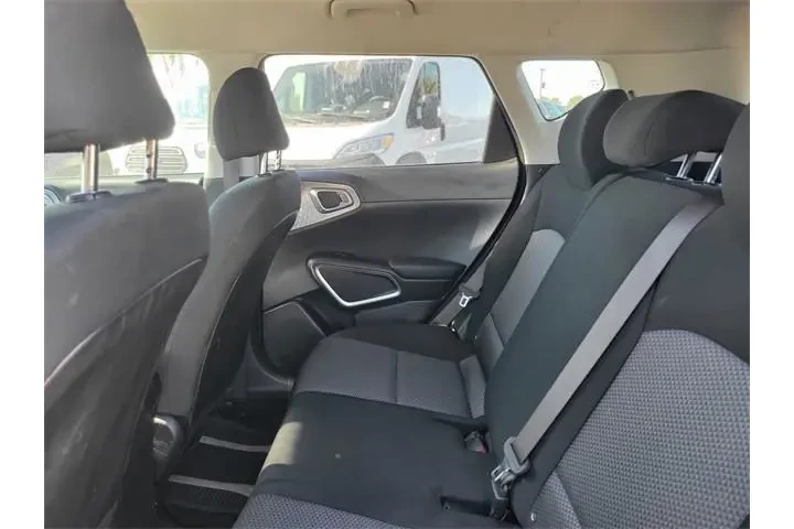 $14991 : Kia Soul 2024 LX 4dr Crossov image 9