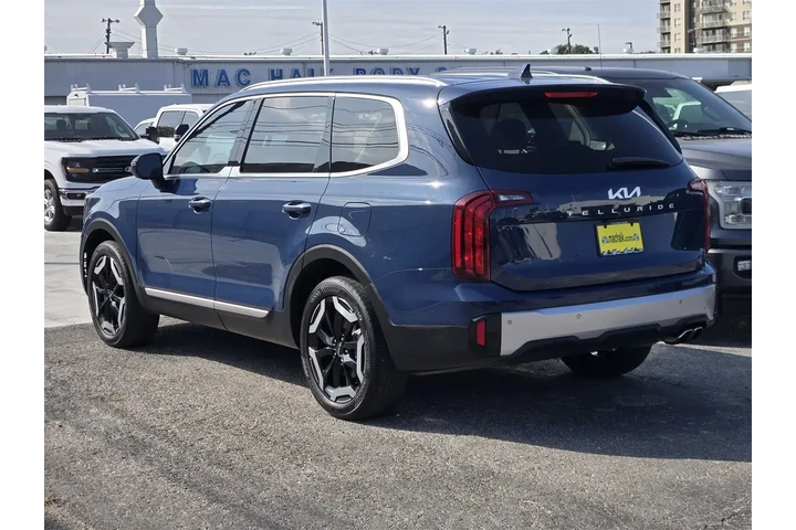 $31991 : Kia Telluride 2023 S 4dr SUV image 5
