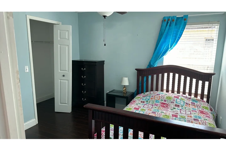 $700 : Rento cuarto persona sola image 1