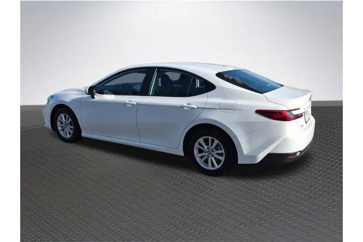 $25988 : Toyota Camry 2026 LE 4dr Sed image 5