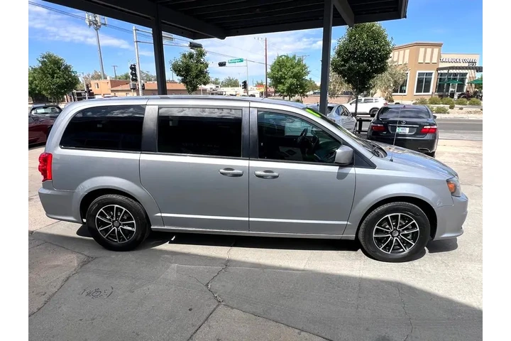2018 Grand Caravan SE image 4