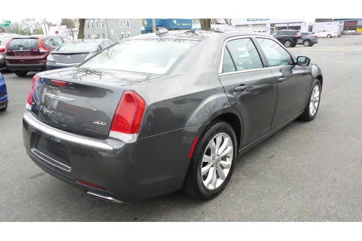 $12900 : 2016 300 Limited image 6