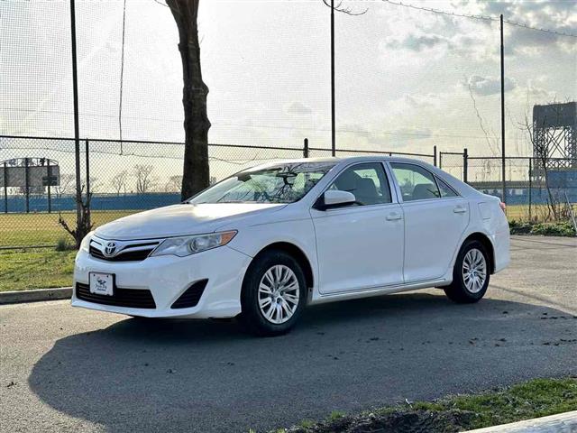 $12095 : 2013 Camry LE image 3