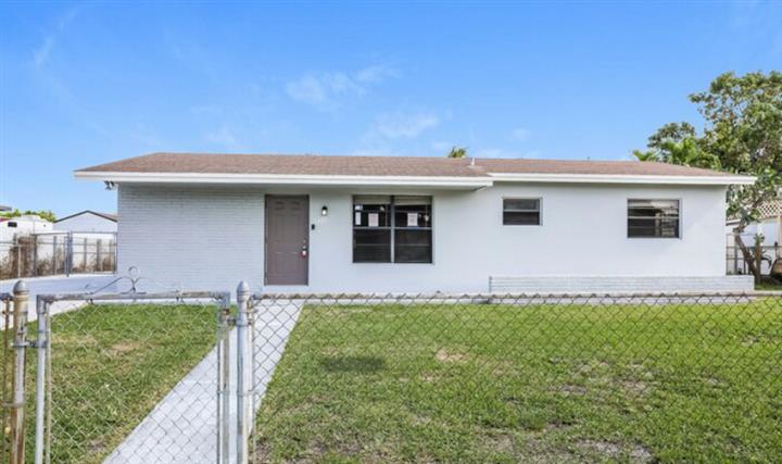 $2239 : House for rent in Miami image 1