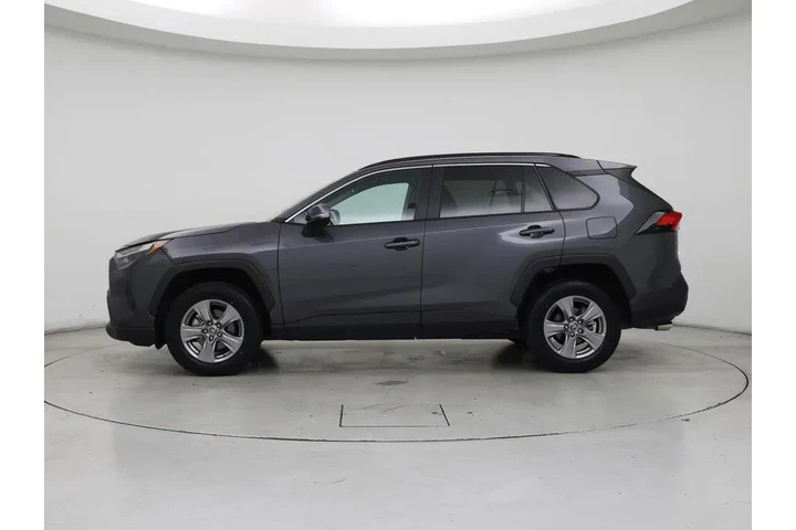 $30998 : Toyota RAV4 2022 AWD XLE 4dr image 3