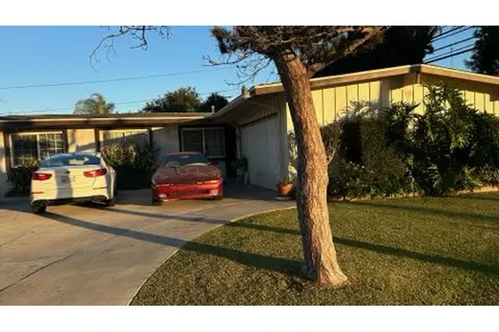 $650 : Se Renta Cuarto image 1