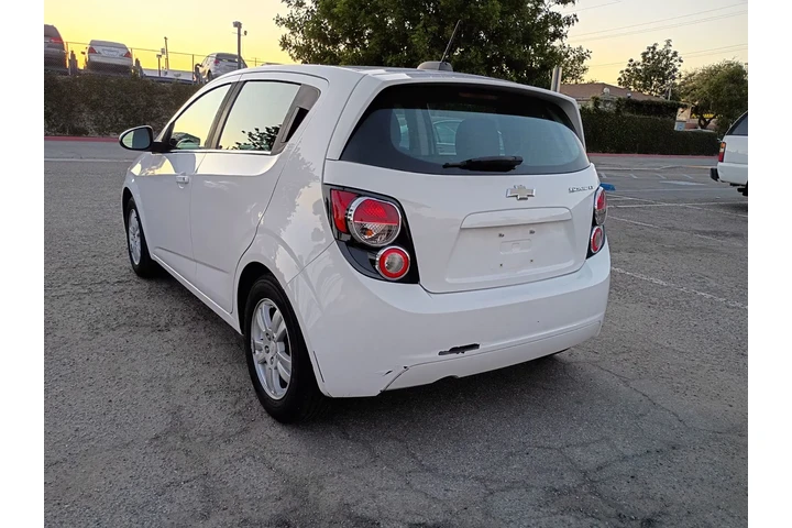 $4600 : 2016 chevrolet sonic LT image 4