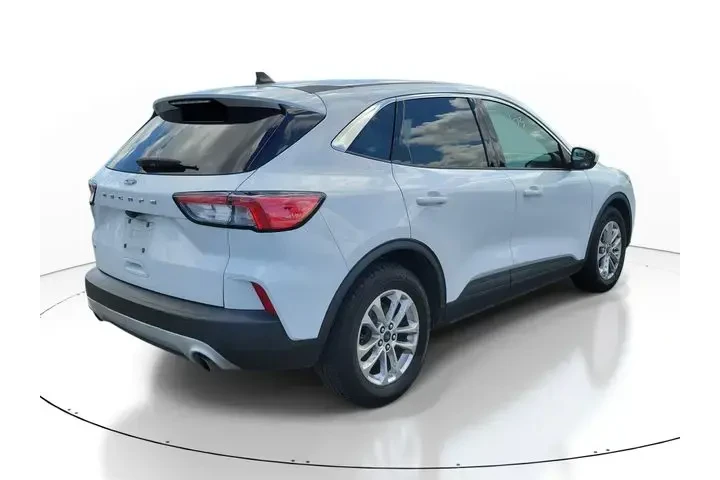 $12659 : Ford Escape 2020 SE 4dr SUV image 2