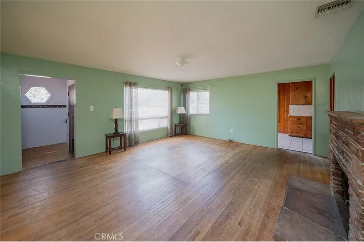 $1370 : Incredible Opportunity in the image 3