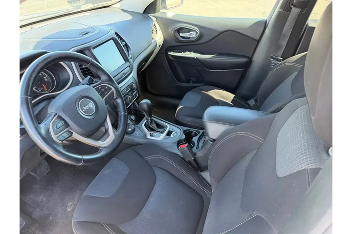 $12500 : Jeep Cherokee 2016 4x4 Latit image 5