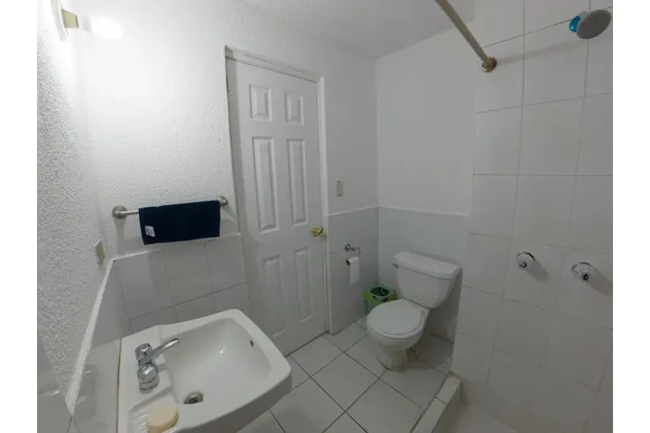 $1 : Apartamento en renta Zona 15 image 4