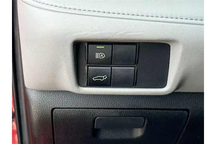 $28158 : Toyota Highlander 2020 XLE 4 image 10