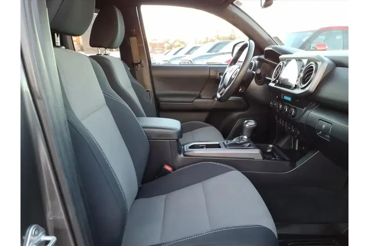 $31513 : Toyota Tacoma 2022 4x4 TRD S image 10