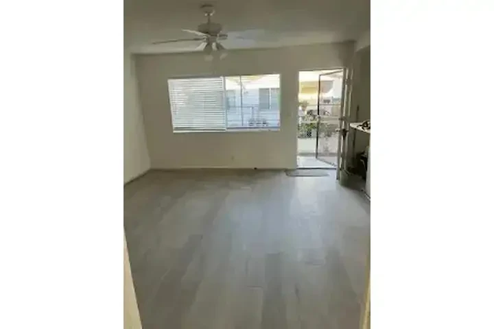 $1795 : VENICE Y BREA APT. DE 1 REC. image 4