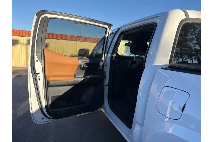 $28816 : Toyota Tacoma 2017 4x4 TRD P image 10