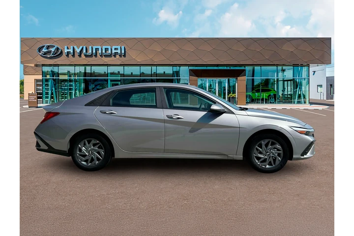 $26485 : Hyundai ELANTRA Hybrid 2025 image 9