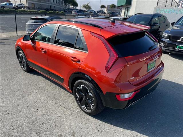 $25900 : Used 2023 Niro EV Wind for sa image 9