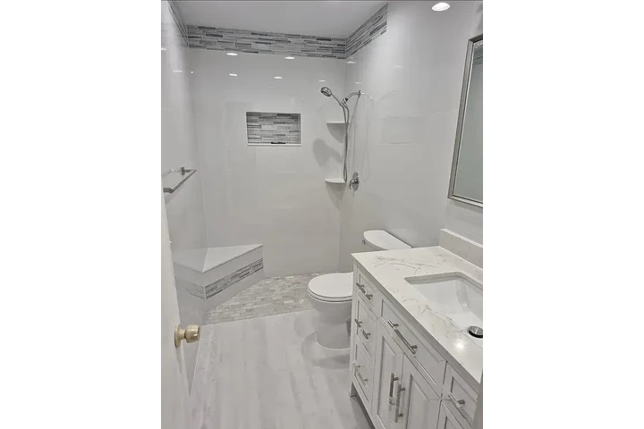 $800 : charming HOME ..Miami, FL image 5