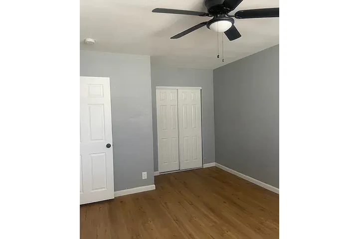 $1800 : Large 4bd 1bd @Huntington image 5