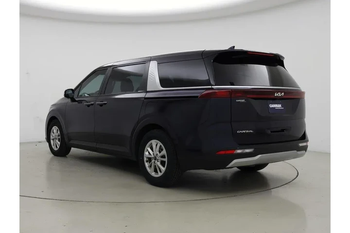 $26998 : Kia Carnival 2023 LX 4dr Min image 2