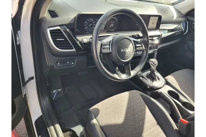 $22079 : Kia Seltos 2024 S 4dr SUV image 9