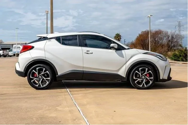 $18862 : Toyota C-HR 2020 XLE 4dr Cro image 2