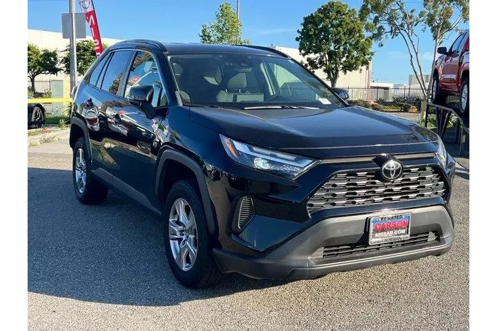 Toyota RAV4 2022 XLE 4dr SUV image 8