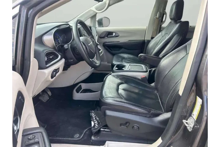 $17900 : 2022 Pacifica Touring L image 10